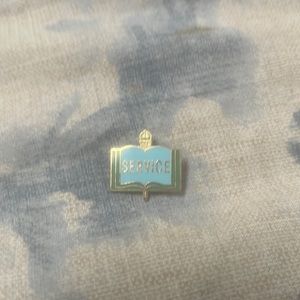 - vintage Service pin